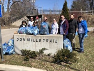 smartprint group photo at leaside spur trail for corporate 20 minute makeover